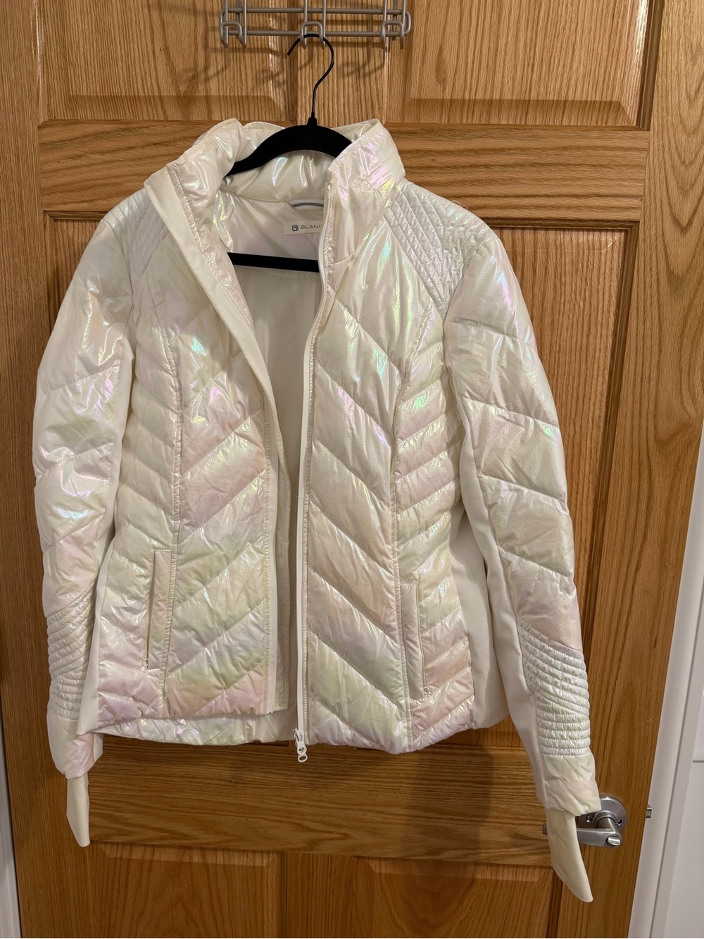 blanc noir Iridescent Pearl Chevron-Quilt Puffer Jacket
